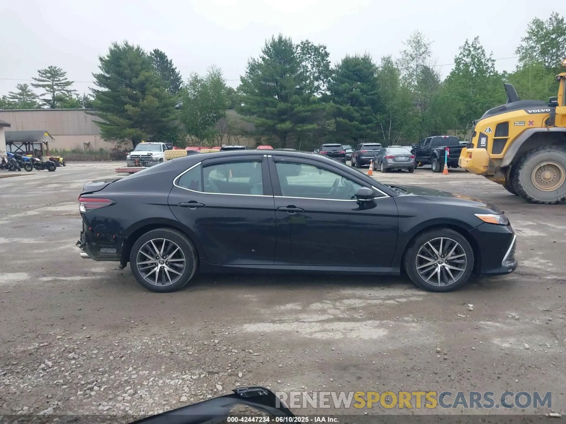 13 Photograph of a damaged car 4T1F11BK5NU063148 TOYOTA CAMRY 2022