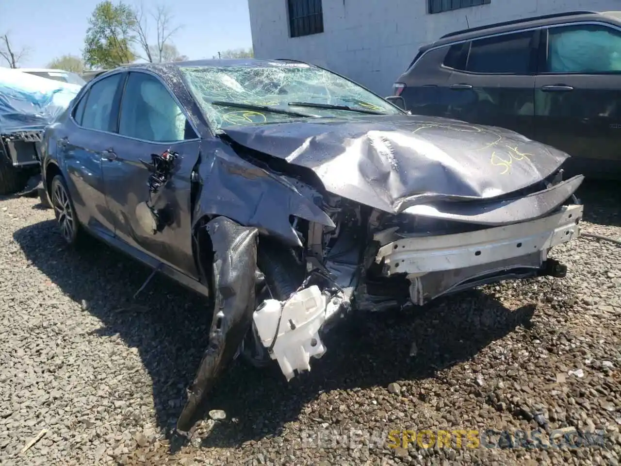 1 Photograph of a damaged car 4T1F11BK6NU056970 TOYOTA CAMRY 2022