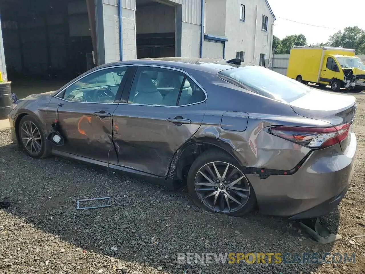 2 Photograph of a damaged car 4T1F11BK7NU065547 TOYOTA CAMRY 2022