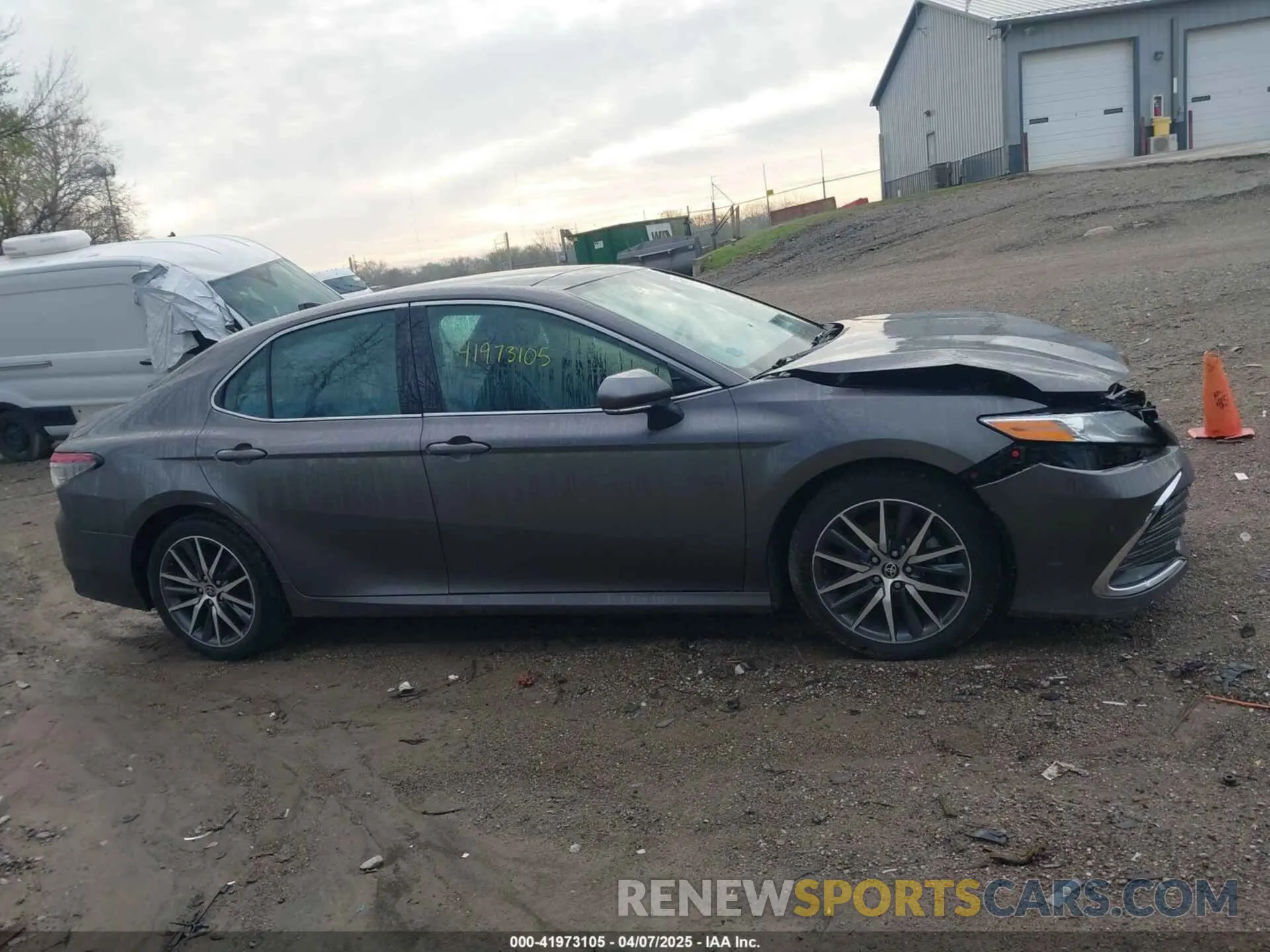 13 Photograph of a damaged car 4T1F11BK9NU052041 TOYOTA CAMRY 2022