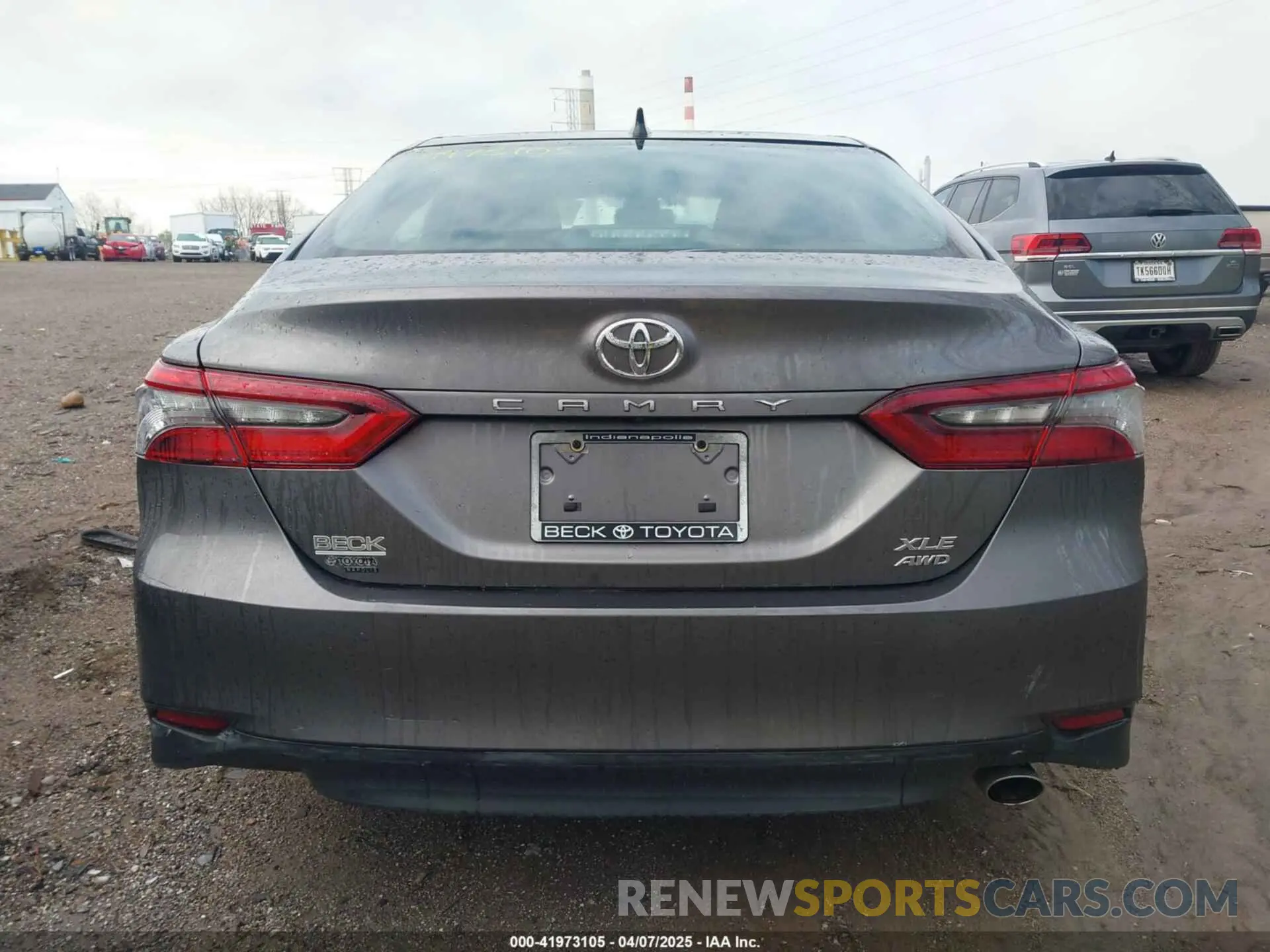16 Photograph of a damaged car 4T1F11BK9NU052041 TOYOTA CAMRY 2022