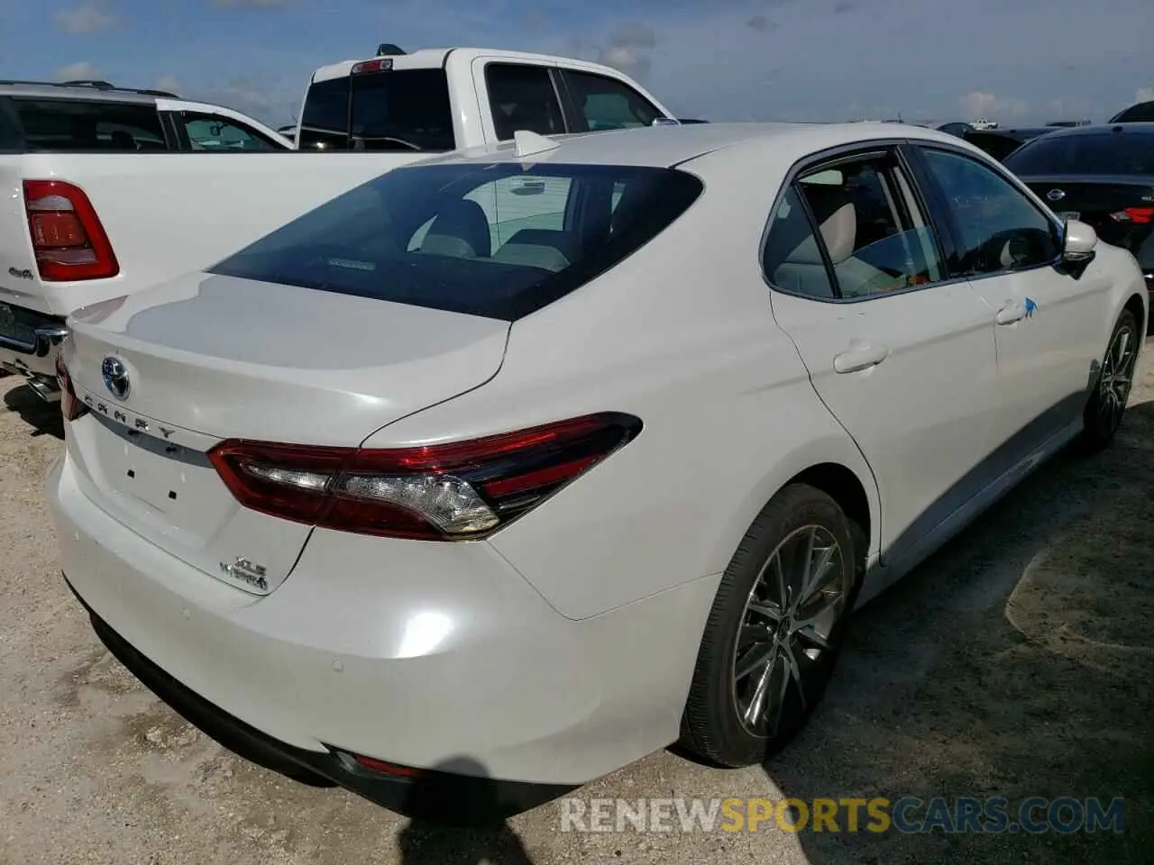4 Photograph of a damaged car 4T1F31AK3NU572652 TOYOTA CAMRY 2022