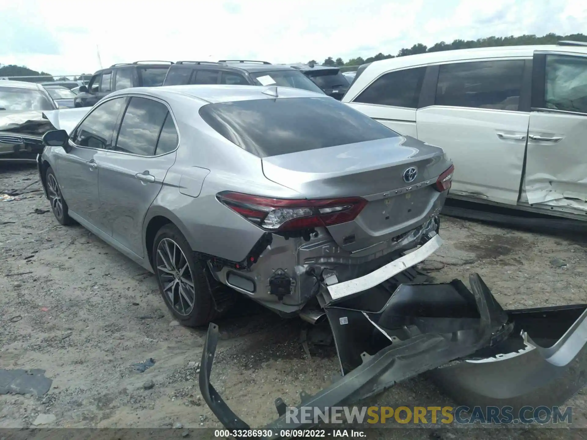 3 Photograph of a damaged car 4T1F31AK4NU570635 TOYOTA CAMRY 2022