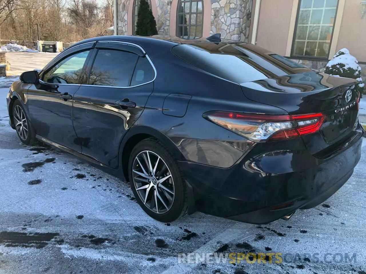 2 Photograph of a damaged car 4T1F31AK4NU586060 TOYOTA CAMRY 2022