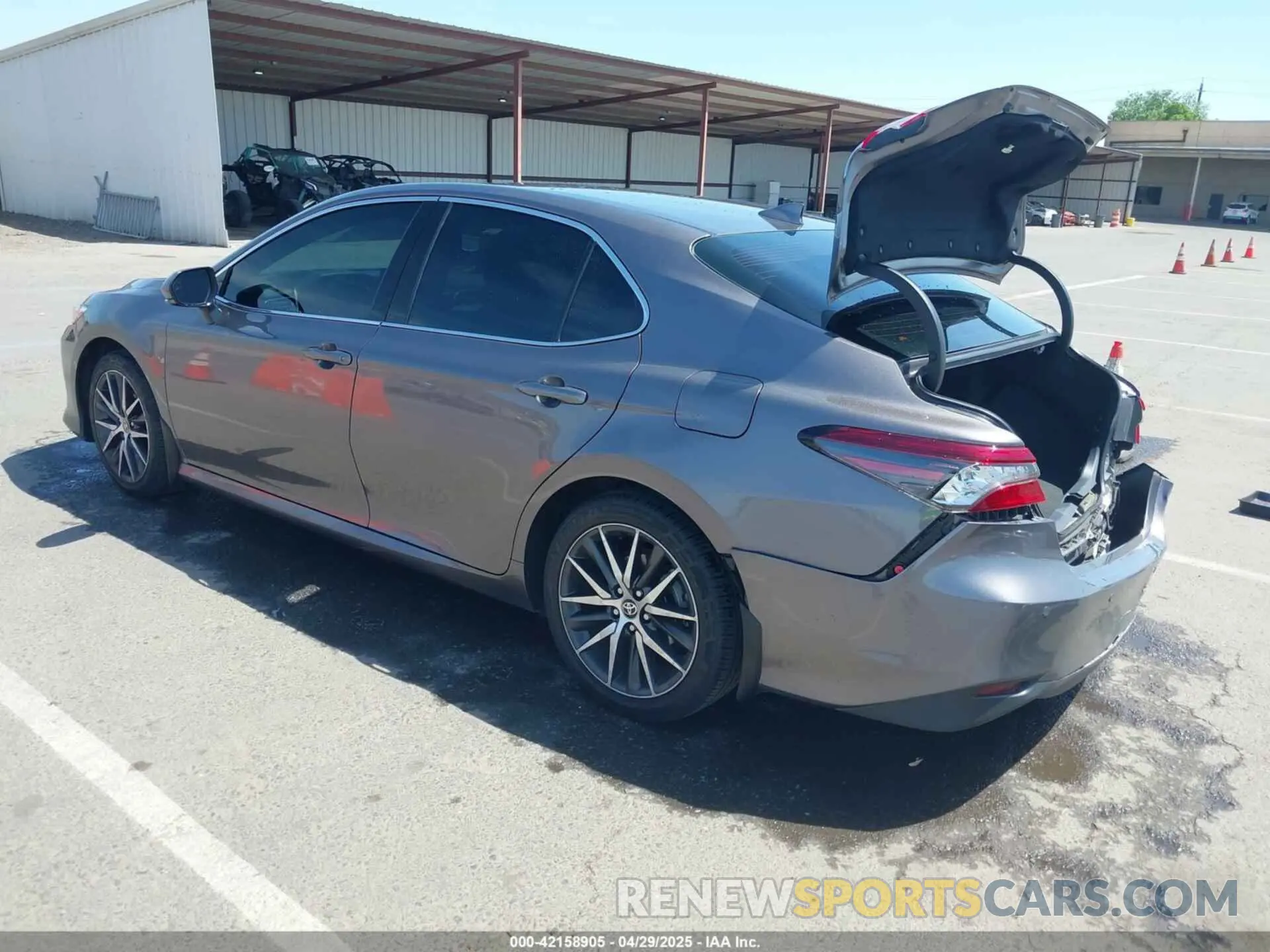 3 Photograph of a damaged car 4T1F31AK6NU592331 TOYOTA CAMRY 2022