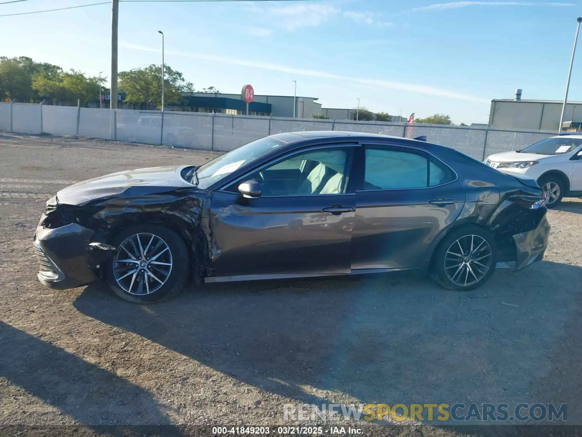 14 Photograph of a damaged car 4T1F31AK7NU575845 TOYOTA CAMRY 2022