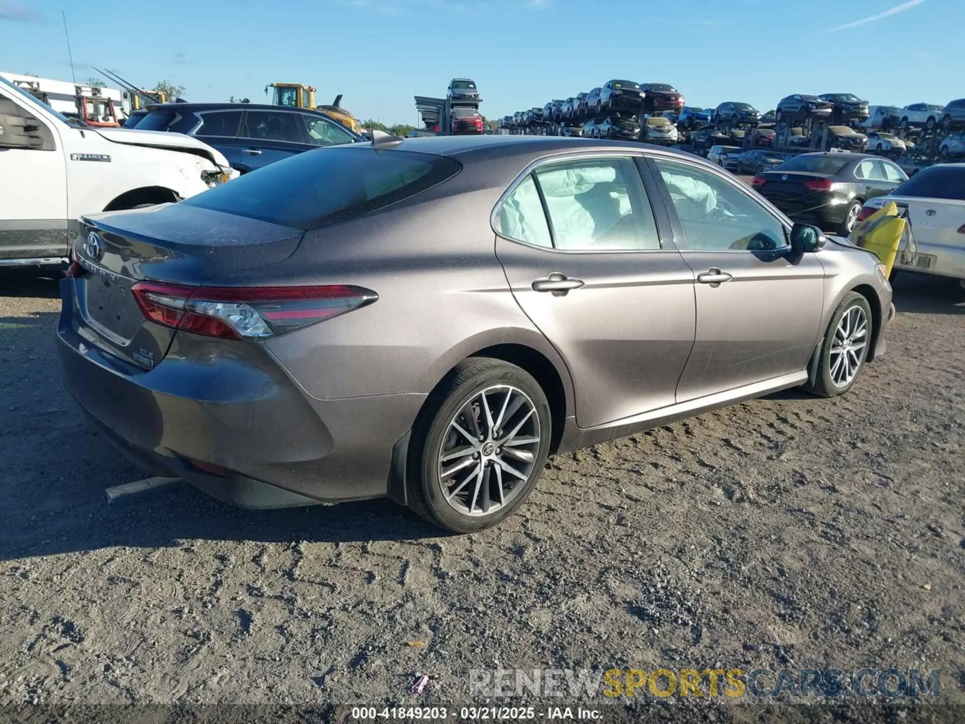 4 Photograph of a damaged car 4T1F31AK7NU575845 TOYOTA CAMRY 2022