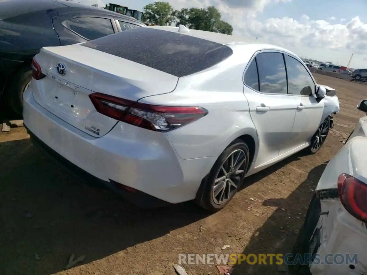 4 Photograph of a damaged car 4T1F31AK9NU575880 TOYOTA CAMRY 2022