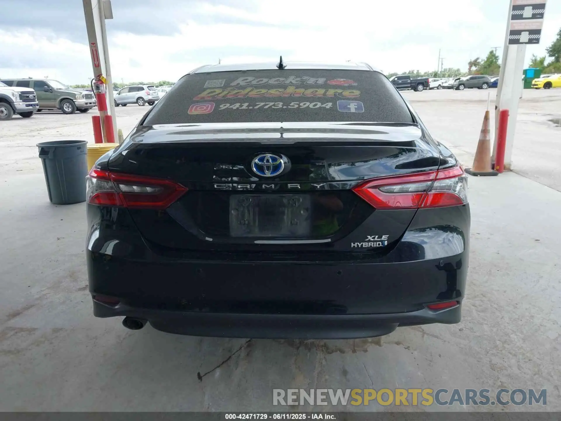 17 Photograph of a damaged car 4T1F31AK9NU586250 TOYOTA CAMRY 2022