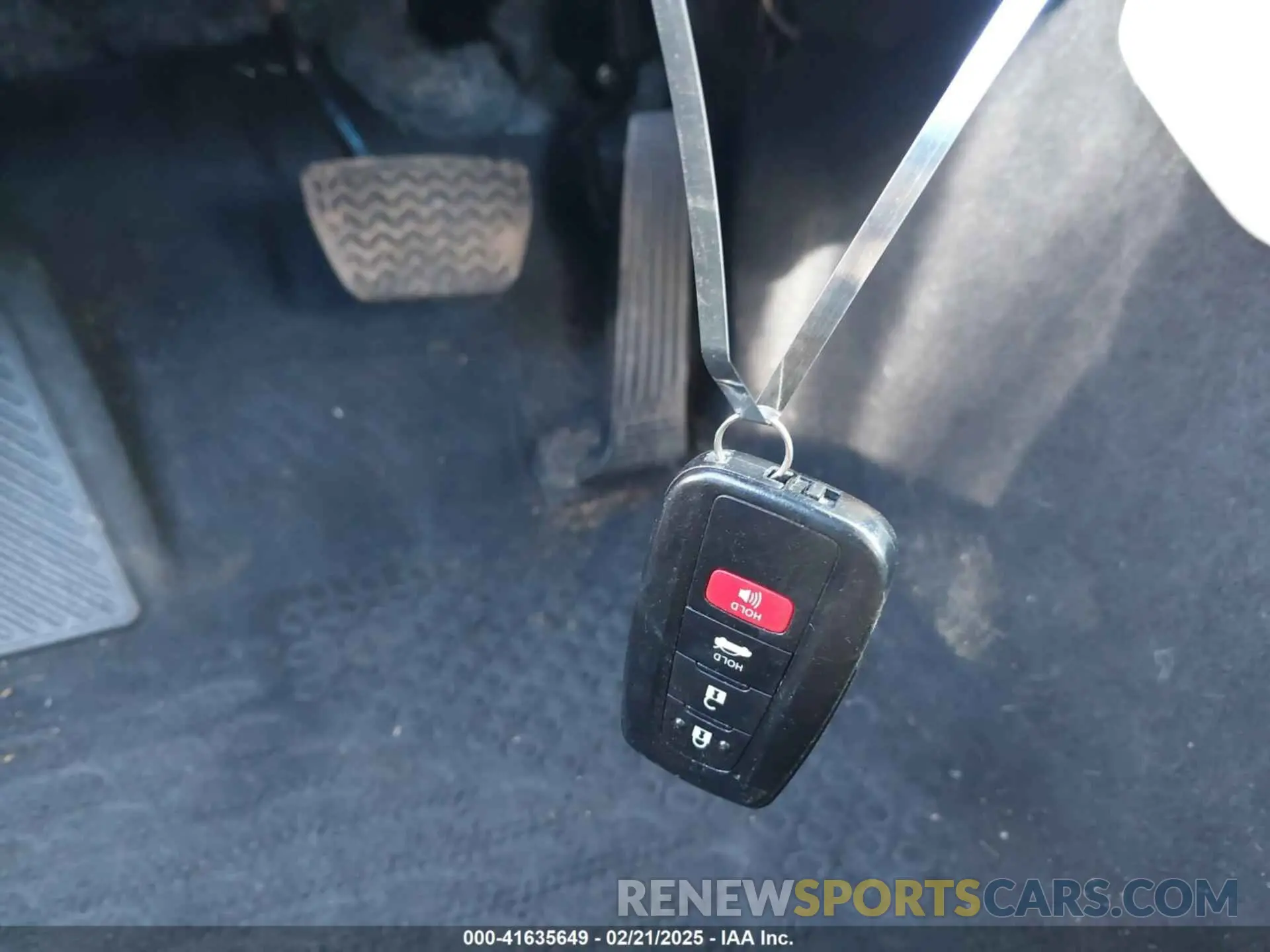 11 Photograph of a damaged car 4T1F31AKXNU045580 TOYOTA CAMRY 2022