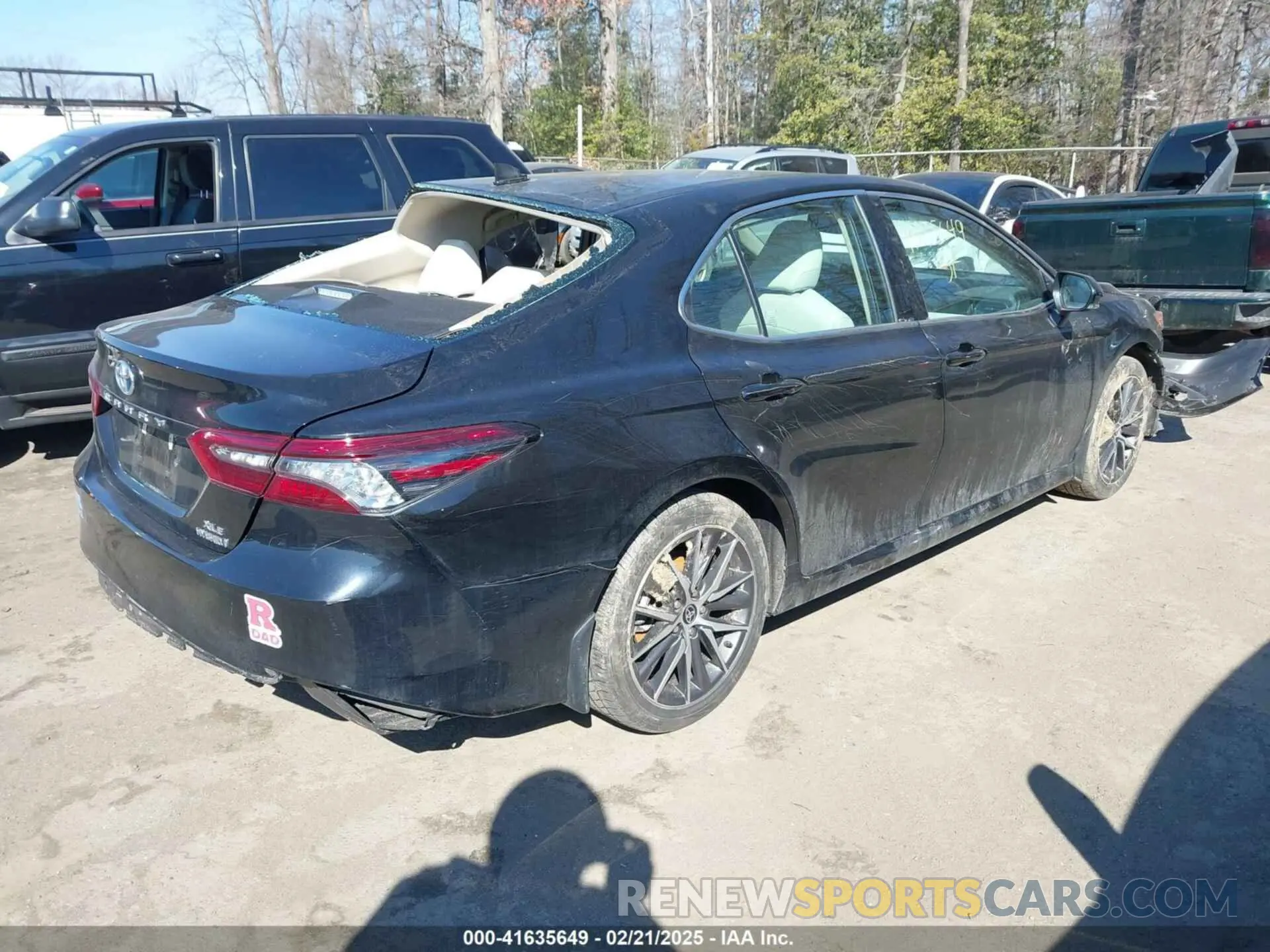 4 Photograph of a damaged car 4T1F31AKXNU045580 TOYOTA CAMRY 2022