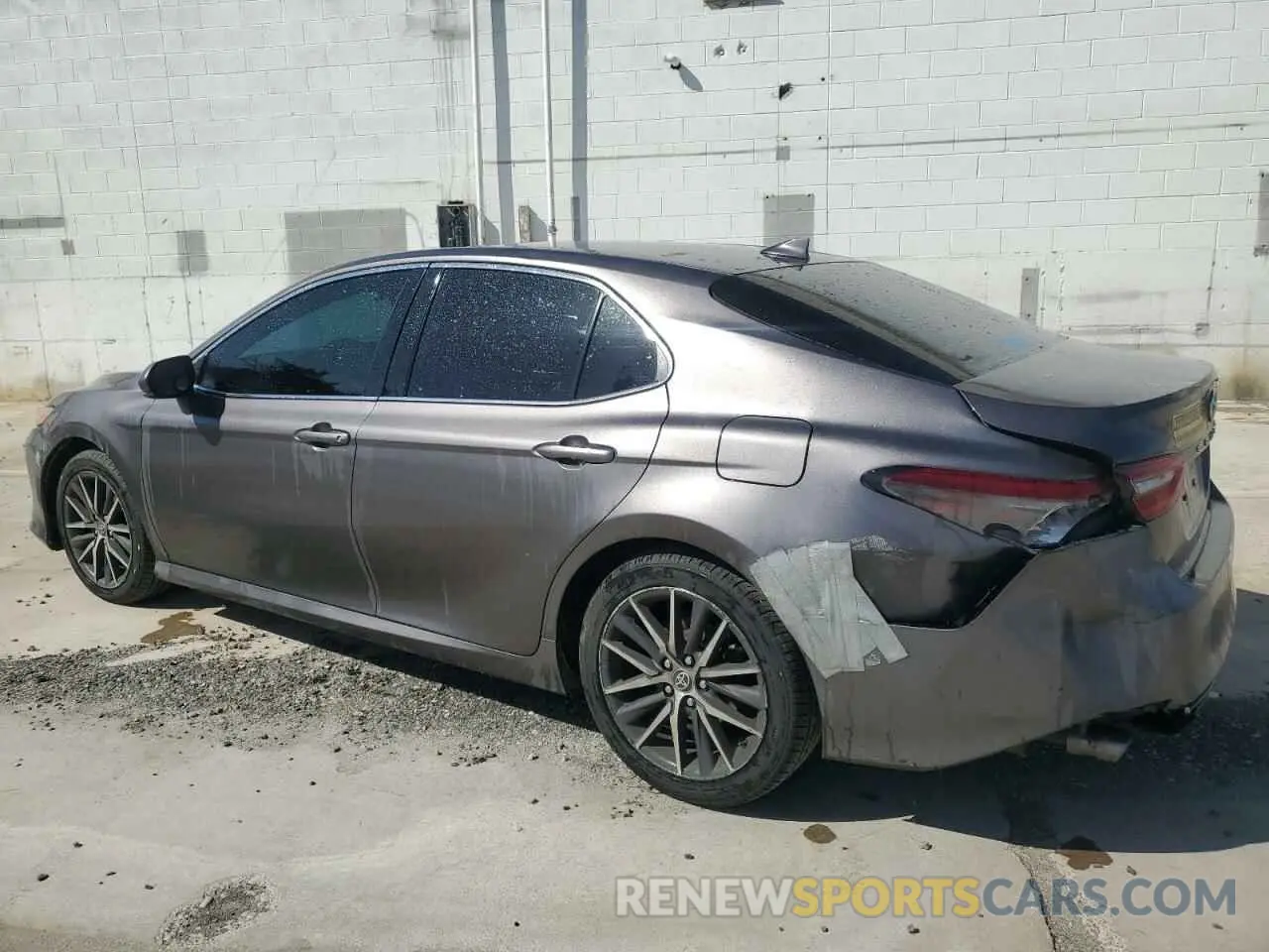 2 Photograph of a damaged car 4T1F31AKXNU596124 TOYOTA CAMRY 2022