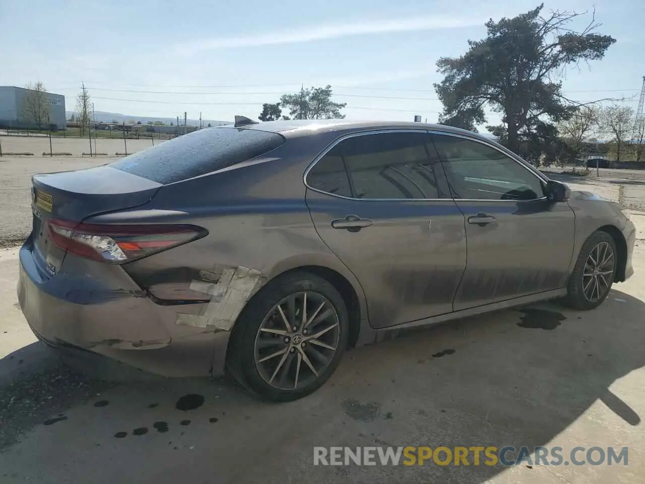 3 Photograph of a damaged car 4T1F31AKXNU596124 TOYOTA CAMRY 2022