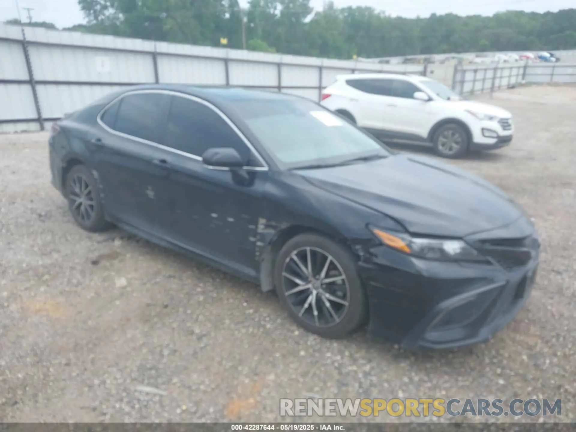 1 Photograph of a damaged car 4T1G11AK0NU019094 TOYOTA CAMRY 2022