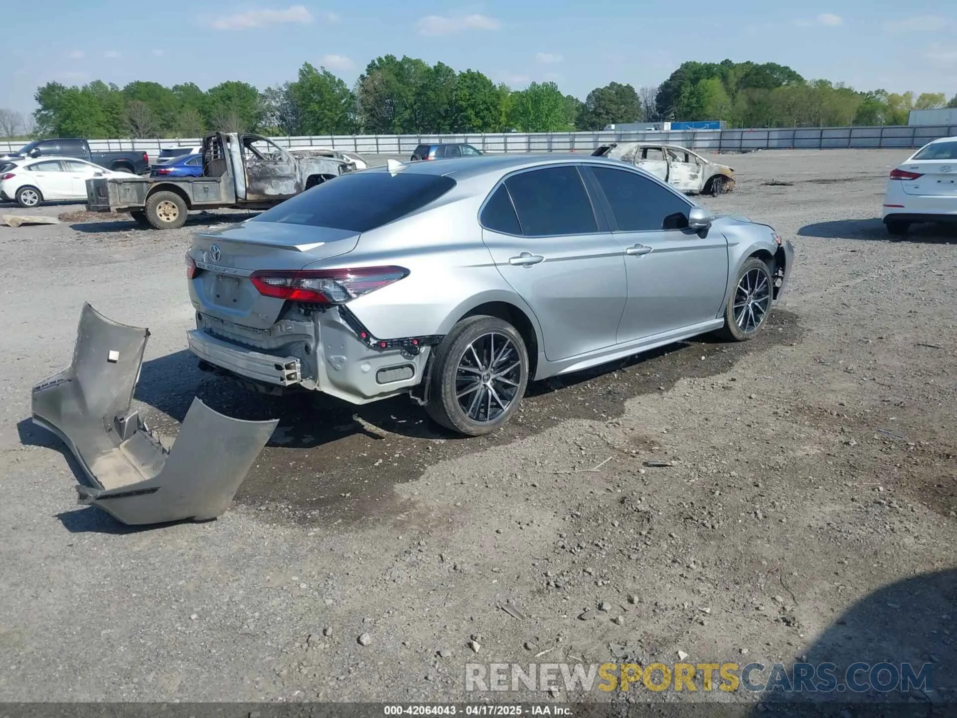 4 Photograph of a damaged car 4T1G11AK0NU069140 TOYOTA CAMRY 2022