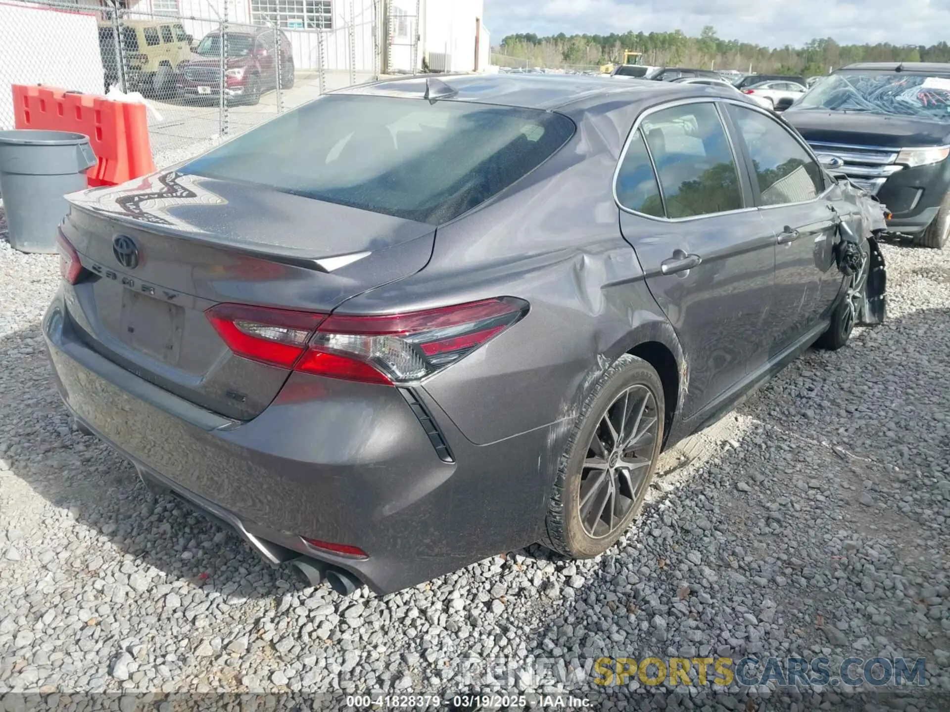 4 Photograph of a damaged car 4T1G11AK0NU634177 TOYOTA CAMRY 2022
