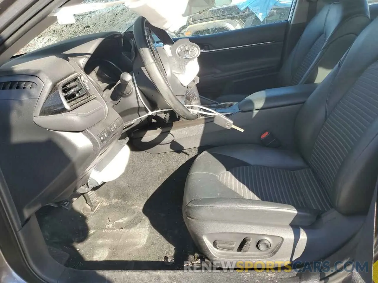 7 Photograph of a damaged car 4T1G11AK0NU642120 TOYOTA CAMRY 2022