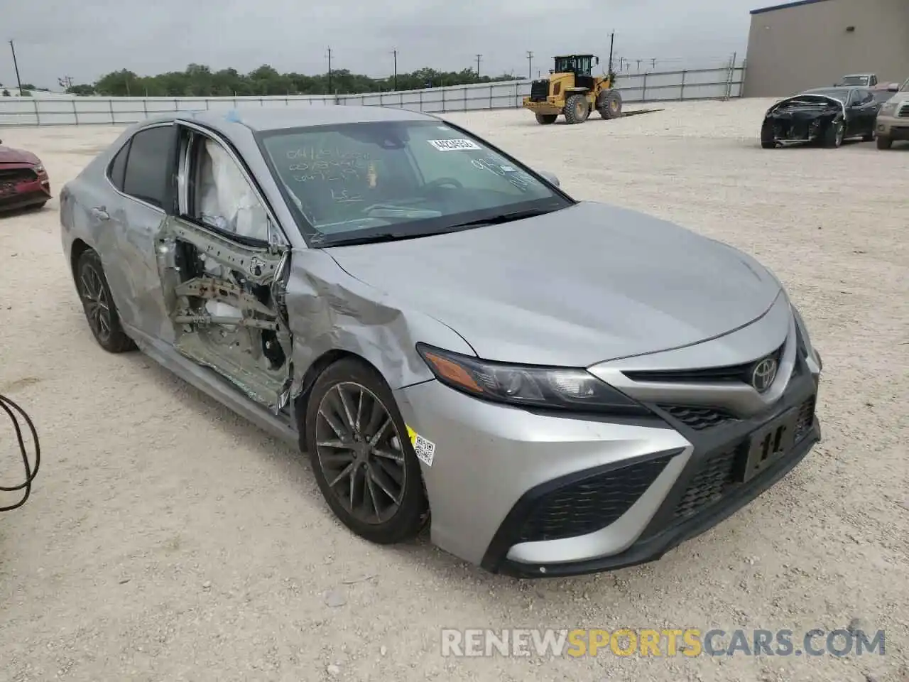 1 Photograph of a damaged car 4T1G11AK0NU647219 TOYOTA CAMRY 2022