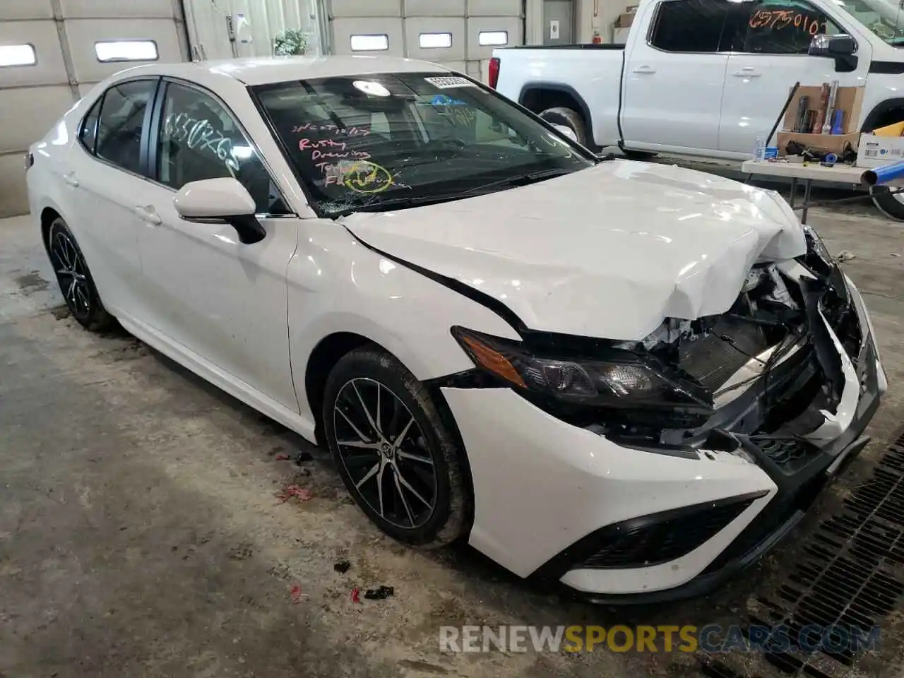 1 Photograph of a damaged car 4T1G11AK0NU659841 TOYOTA CAMRY 2022