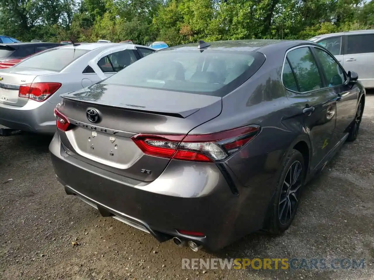 4 Photograph of a damaged car 4T1G11AK0NU685081 TOYOTA CAMRY 2022