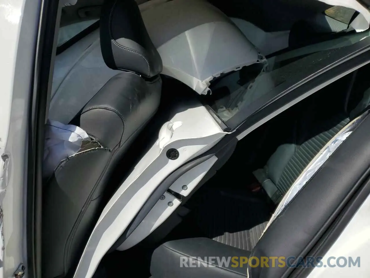10 Photograph of a damaged car 4T1G11AK0NU685971 TOYOTA CAMRY 2022