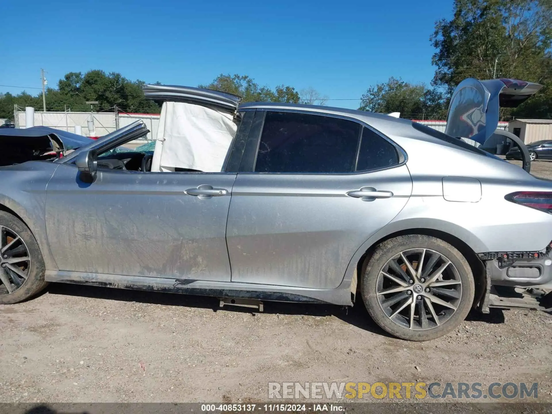 15 Photograph of a damaged car 4T1G11AK0NU689101 TOYOTA CAMRY 2022