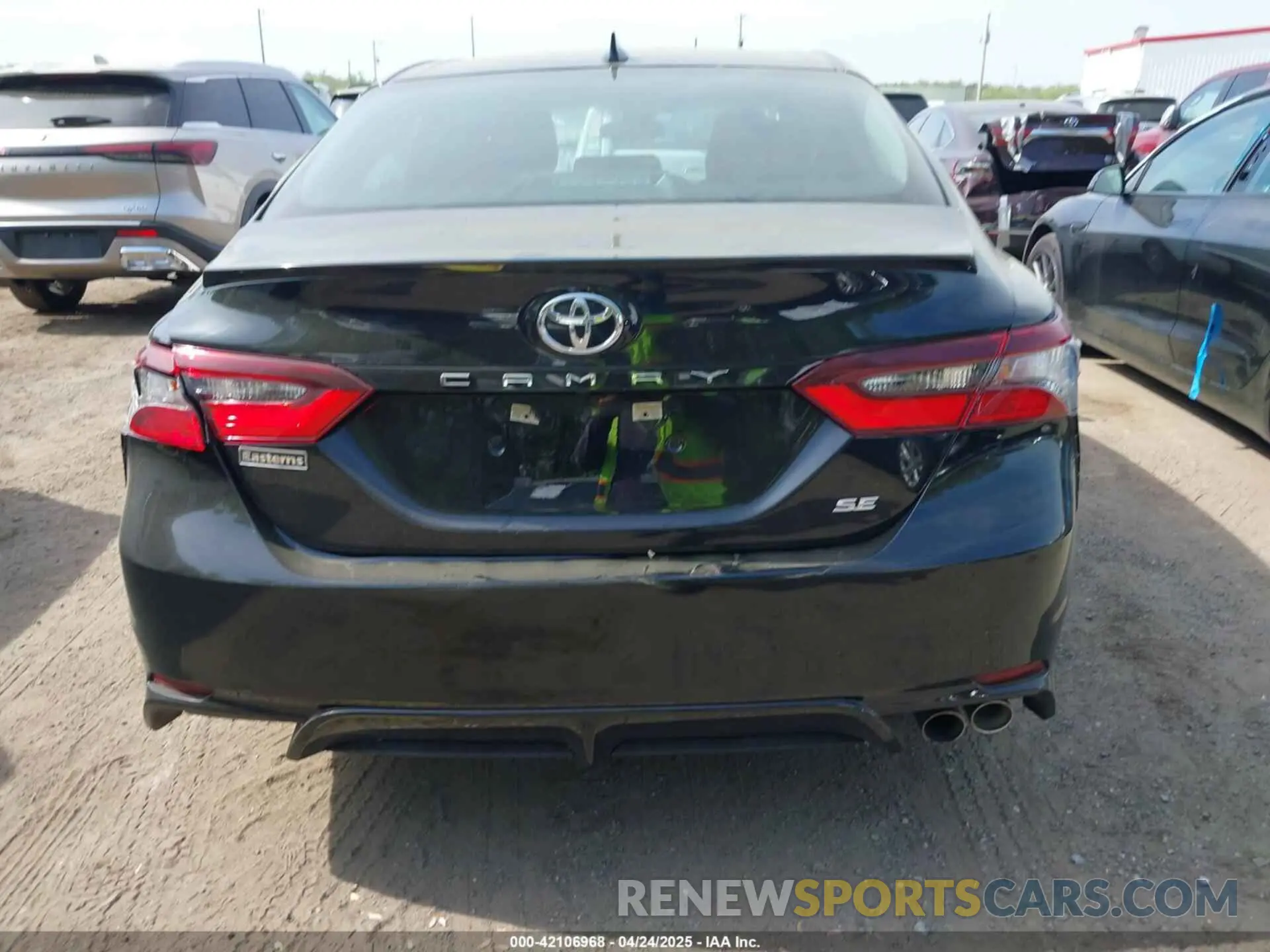 16 Photograph of a damaged car 4T1G11AK0NU695559 TOYOTA CAMRY 2022