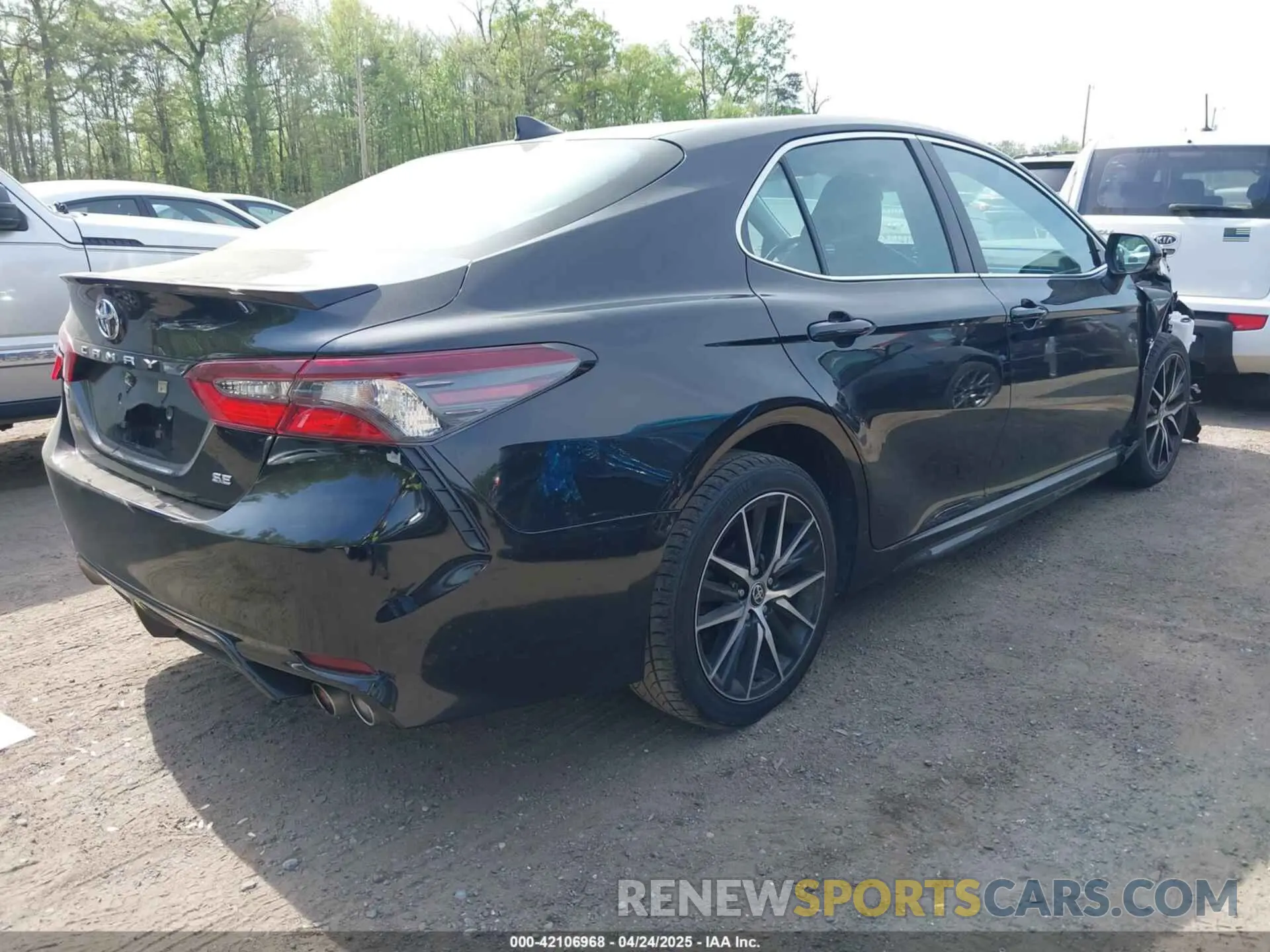 4 Photograph of a damaged car 4T1G11AK0NU695559 TOYOTA CAMRY 2022