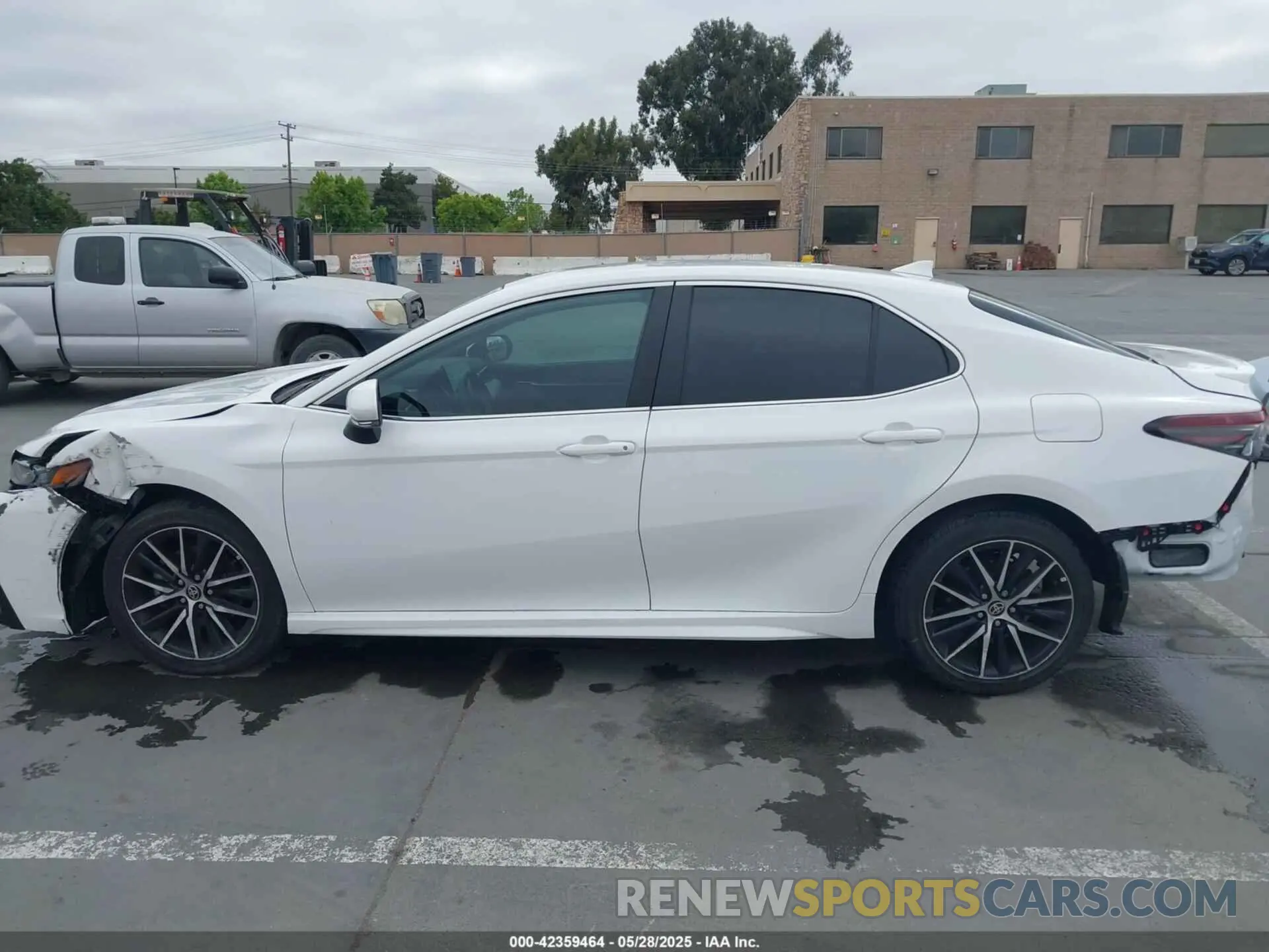 14 Photograph of a damaged car 4T1G11AK0NU715065 TOYOTA CAMRY 2022