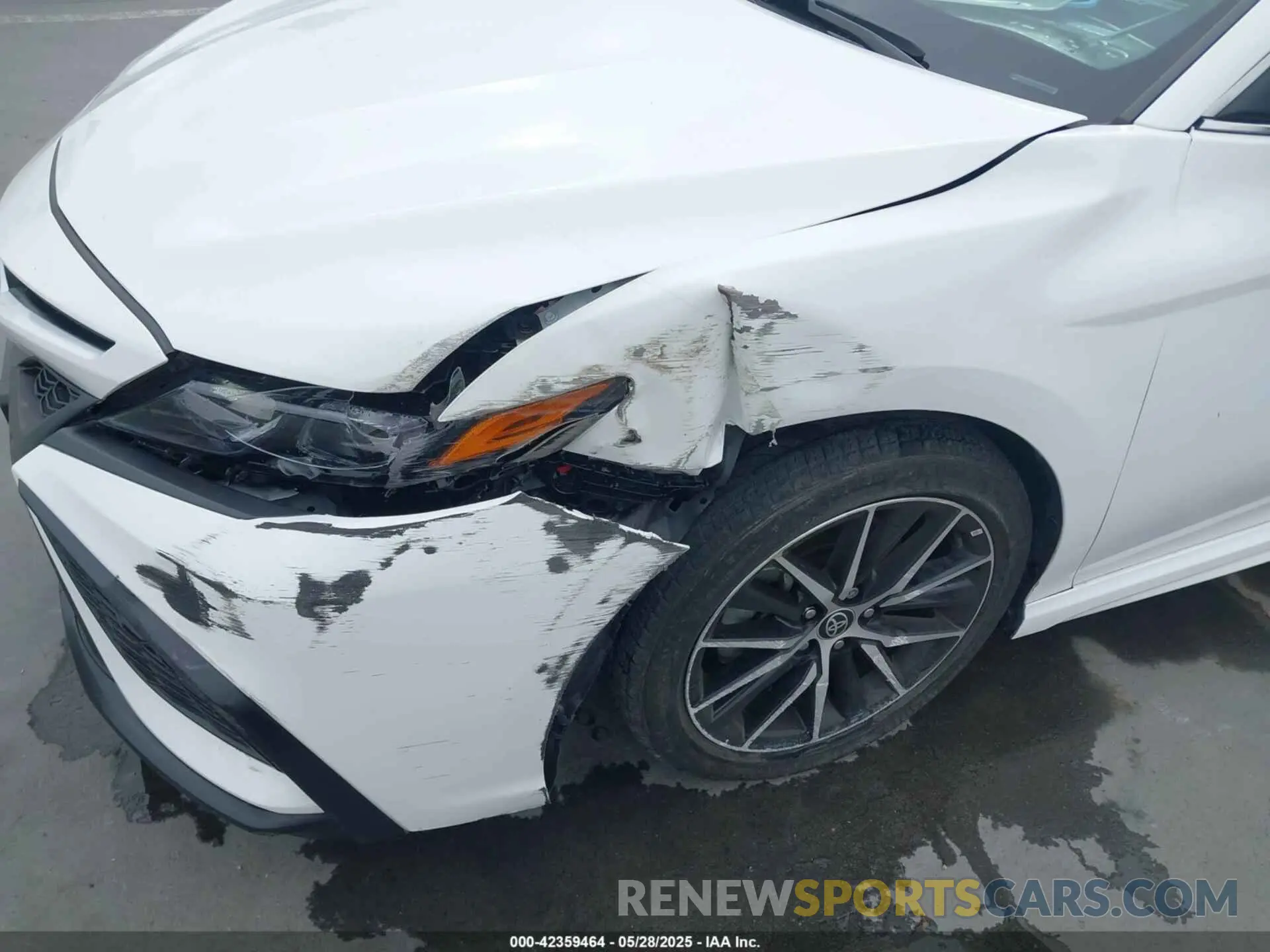 17 Photograph of a damaged car 4T1G11AK0NU715065 TOYOTA CAMRY 2022