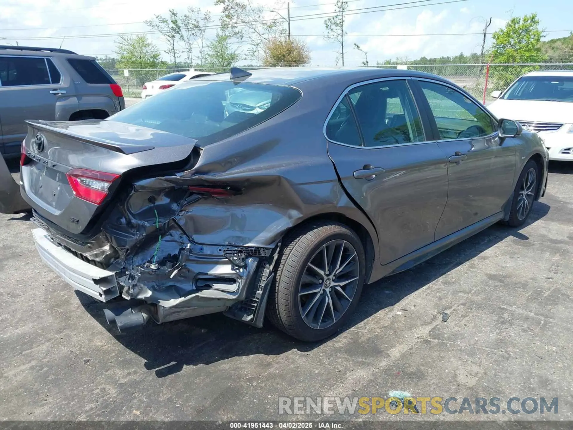 4 Photograph of a damaged car 4T1G11AK1NU036521 TOYOTA CAMRY 2022