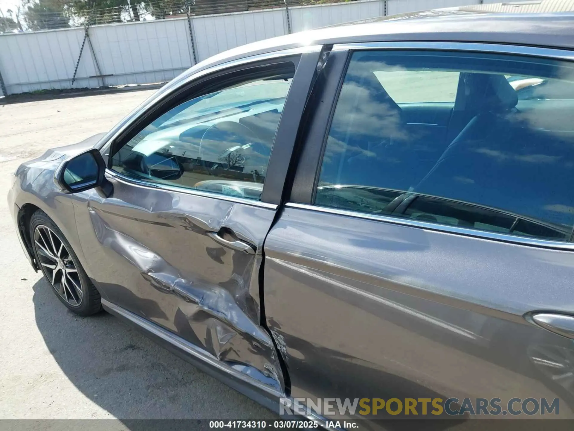 17 Photograph of a damaged car 4T1G11AK1NU499064 TOYOTA CAMRY 2022