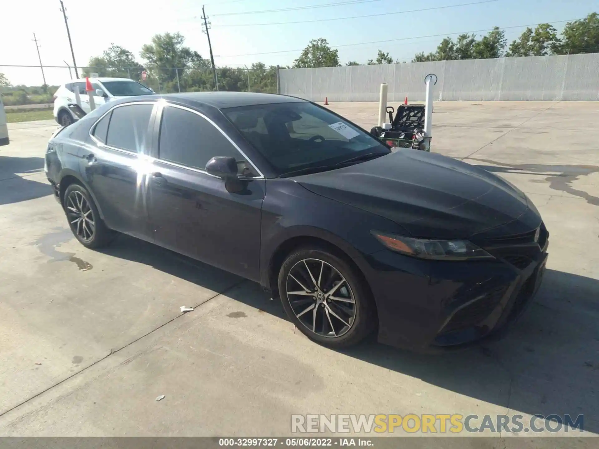 1 Photograph of a damaged car 4T1G11AK1NU653580 TOYOTA CAMRY 2022