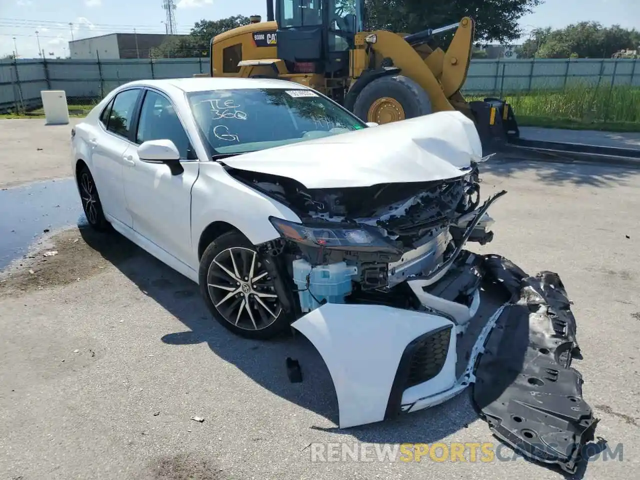 1 Photograph of a damaged car 4T1G11AK1NU657807 TOYOTA CAMRY 2022