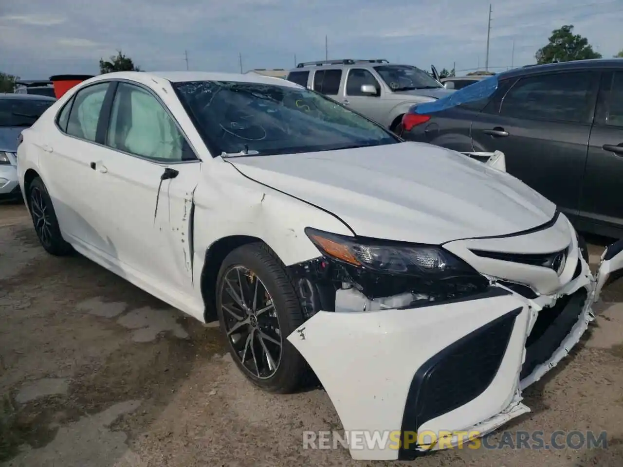 1 Photograph of a damaged car 4T1G11AK1NU658956 TOYOTA CAMRY 2022