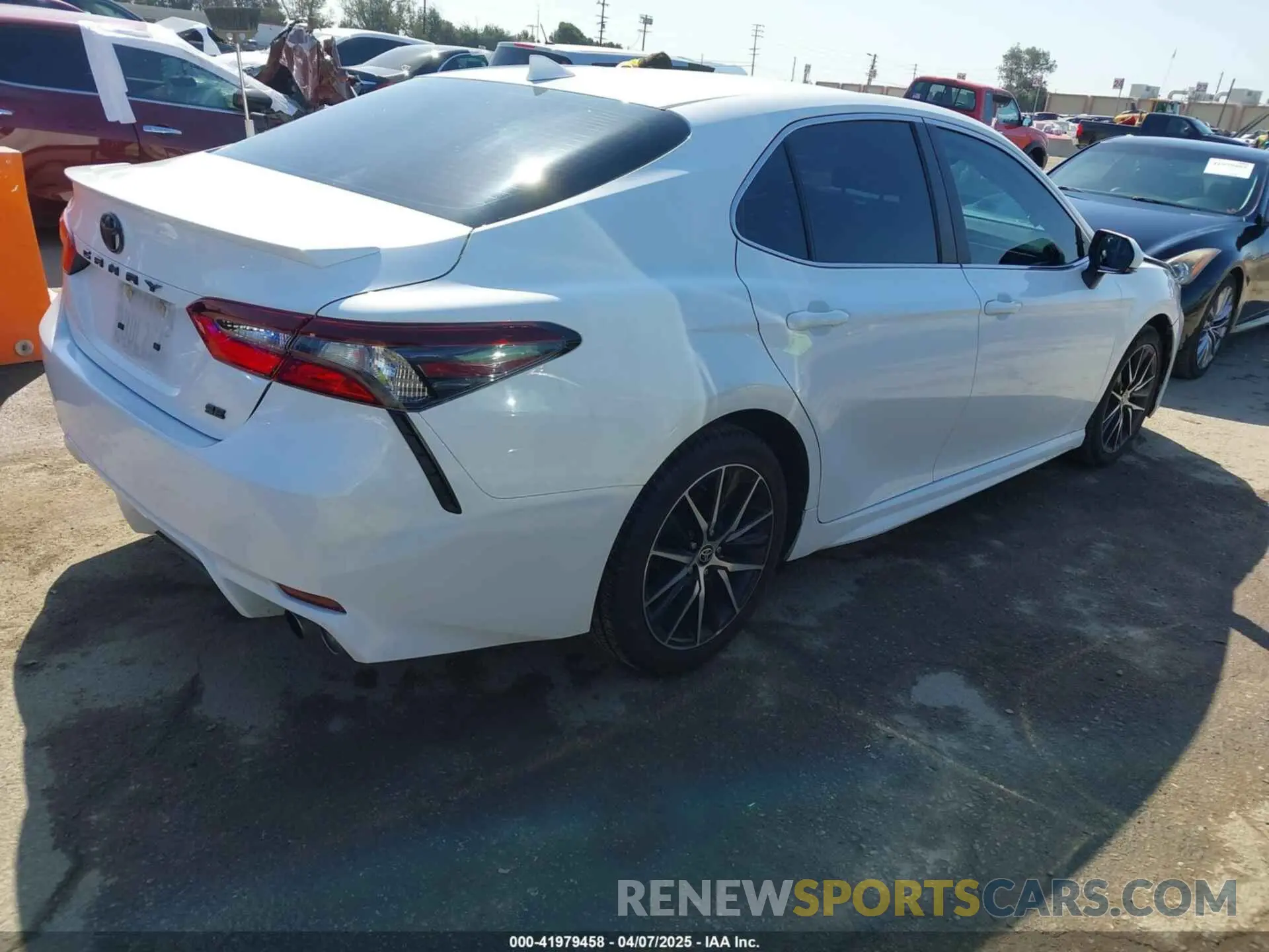 4 Photograph of a damaged car 4T1G11AK2NU068409 TOYOTA CAMRY 2022
