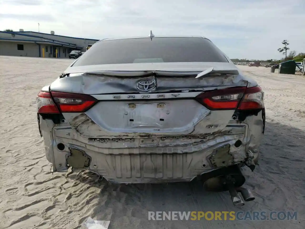 6 Photograph of a damaged car 4T1G11AK2NU631796 TOYOTA CAMRY 2022