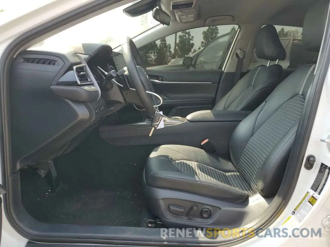 7 Photograph of a damaged car 4T1G11AK2NU636321 TOYOTA CAMRY 2022