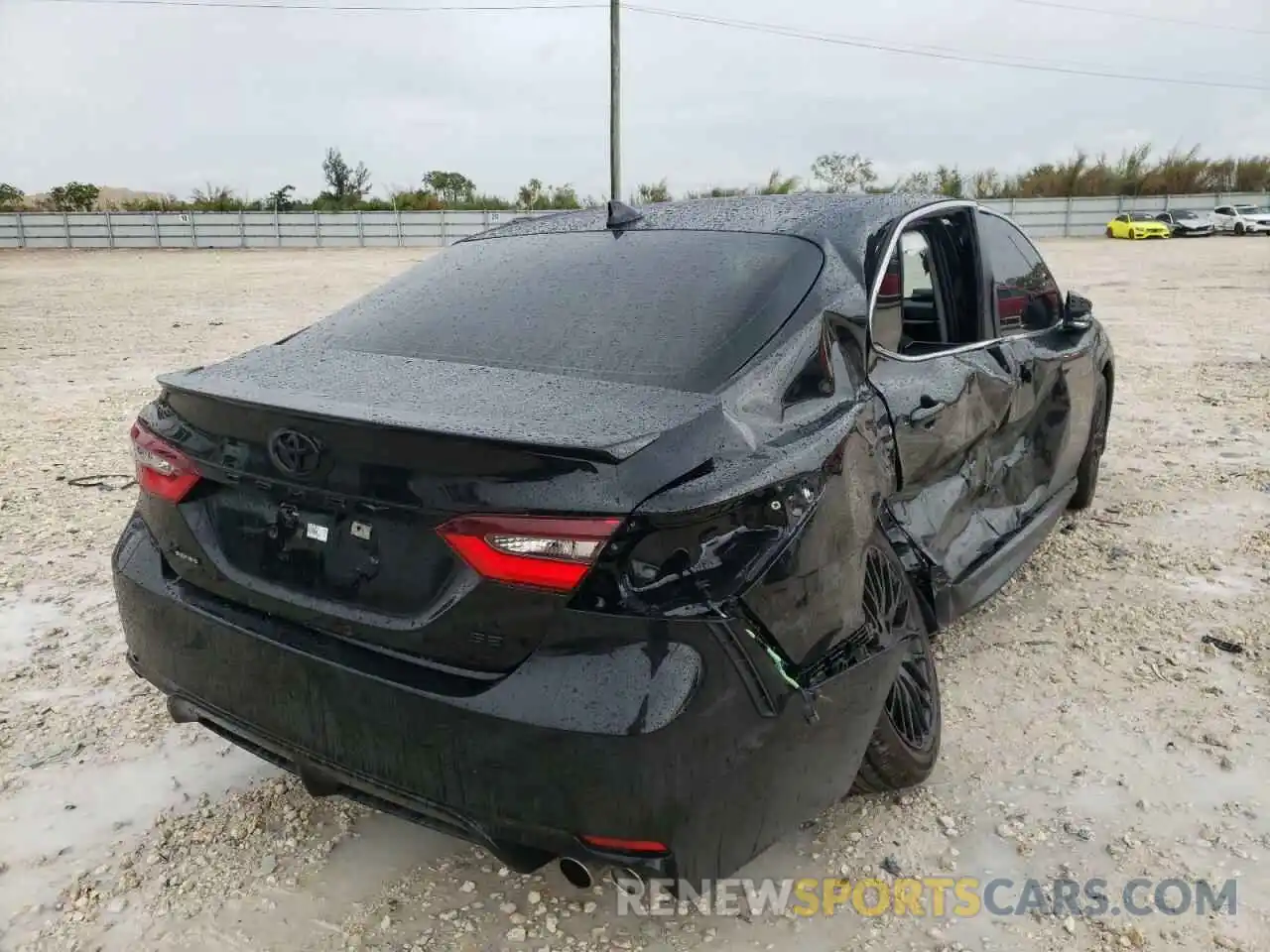 4 Photograph of a damaged car 4T1G11AK2NU646590 TOYOTA CAMRY 2022