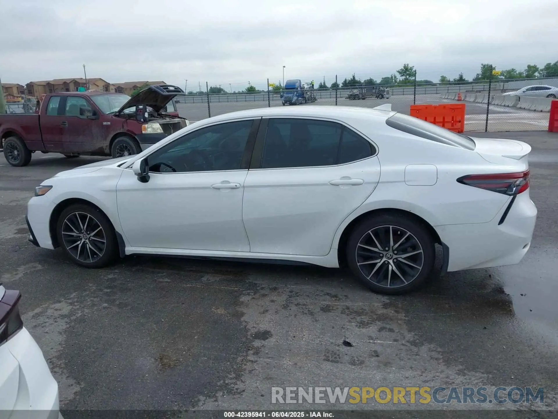 14 Photograph of a damaged car 4T1G11AK2NU647254 TOYOTA CAMRY 2022