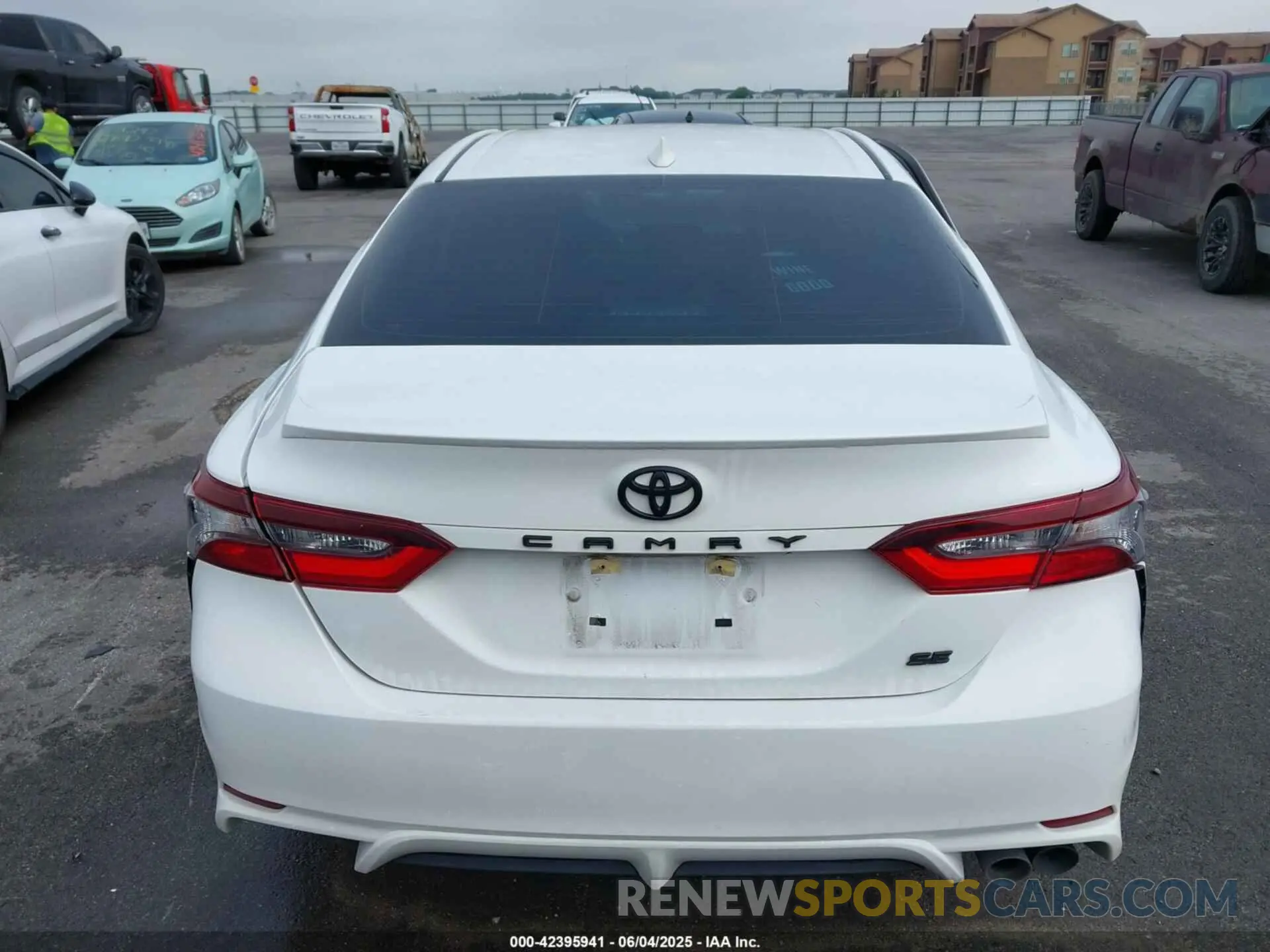 16 Photograph of a damaged car 4T1G11AK2NU647254 TOYOTA CAMRY 2022
