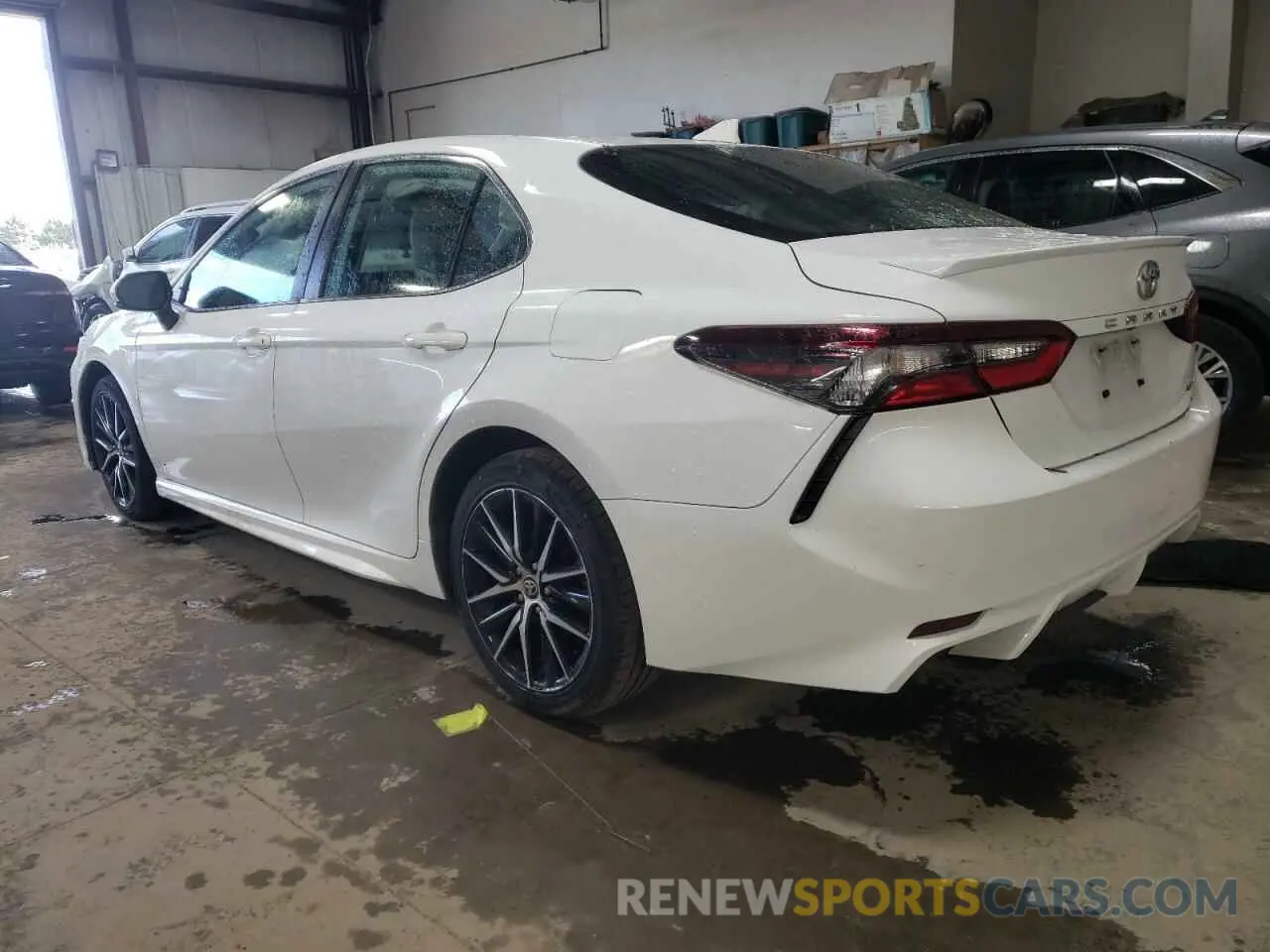 2 Photograph of a damaged car 4T1G11AK2NU662854 TOYOTA CAMRY 2022