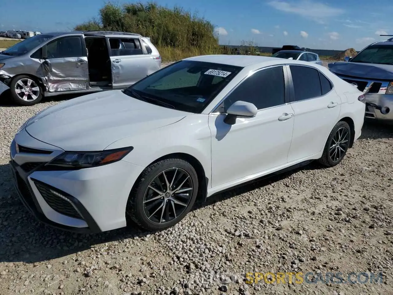 1 Photograph of a damaged car 4T1G11AK2NU670100 TOYOTA CAMRY 2022