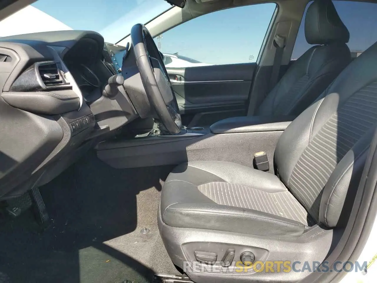 7 Photograph of a damaged car 4T1G11AK3NU638112 TOYOTA CAMRY 2022