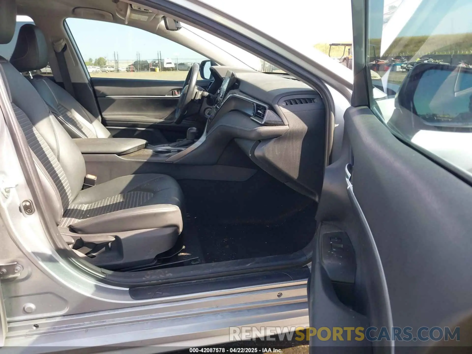 5 Photograph of a damaged car 4T1G11AK3NU638448 TOYOTA CAMRY 2022