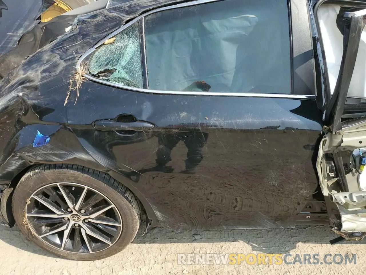10 Photograph of a damaged car 4T1G11AK3NU666881 TOYOTA CAMRY 2022