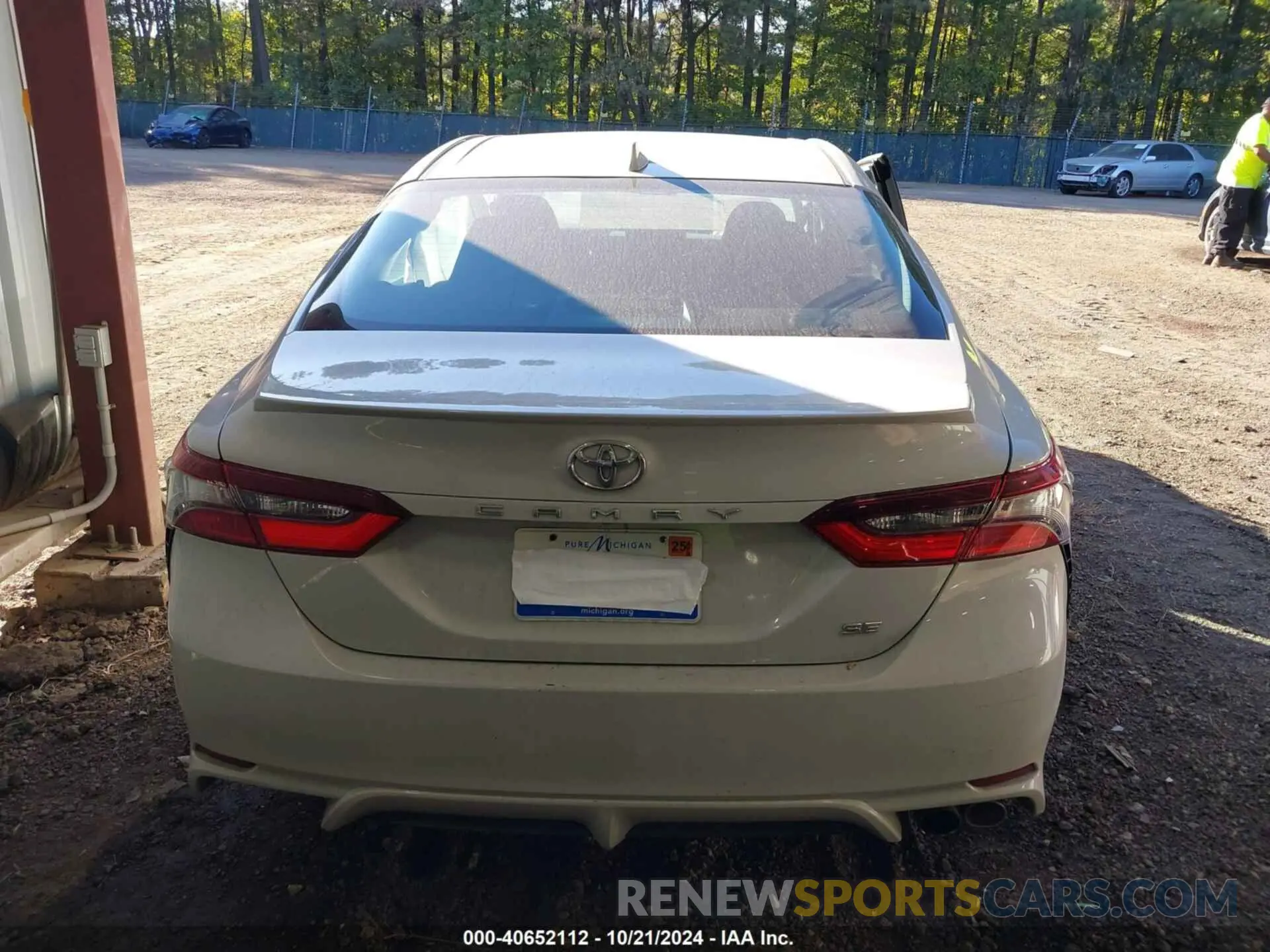 16 Photograph of a damaged car 4T1G11AK4NU042295 TOYOTA CAMRY 2022