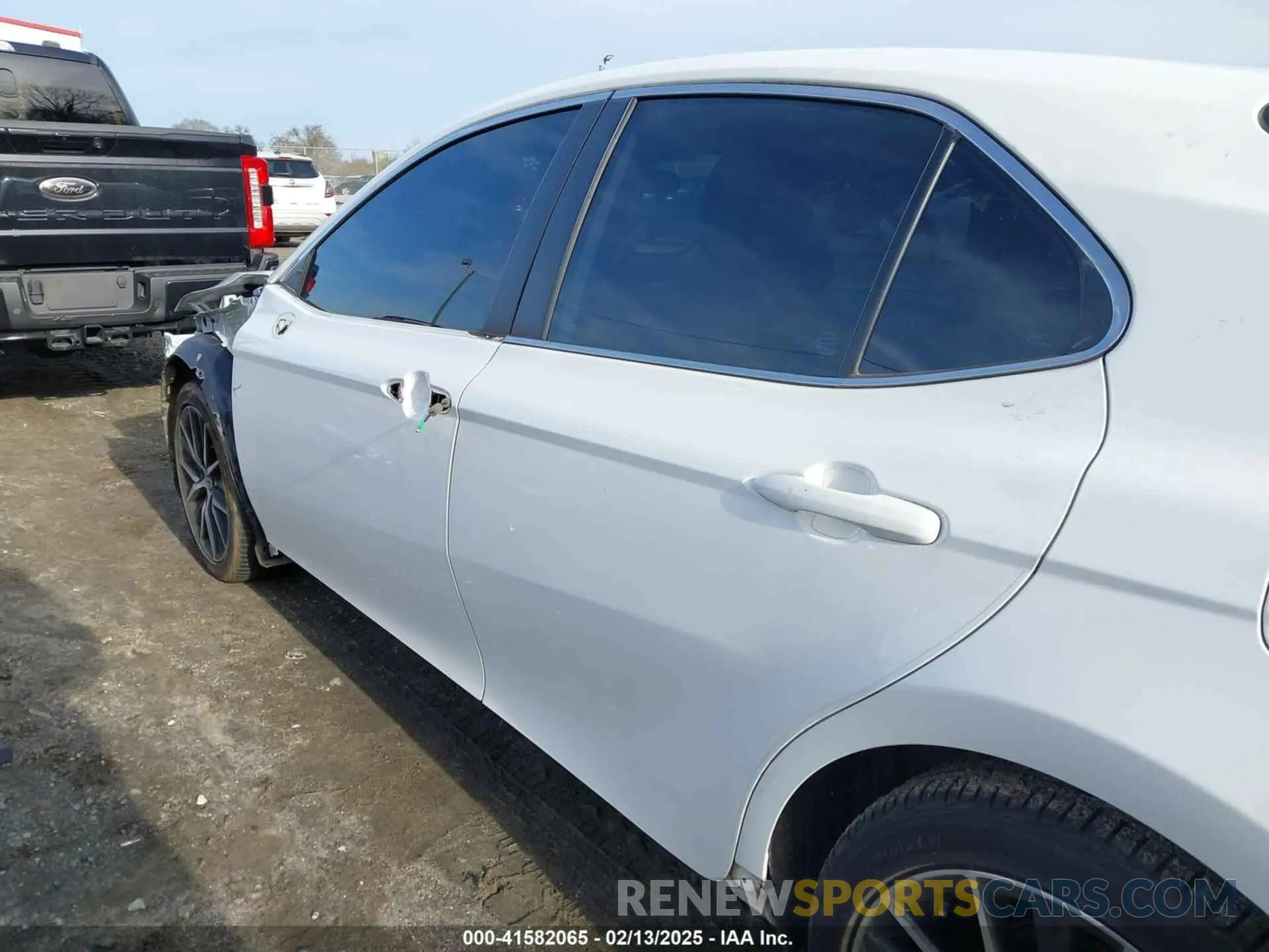 19 Photograph of a damaged car 4T1G11AK4NU620329 TOYOTA CAMRY 2022