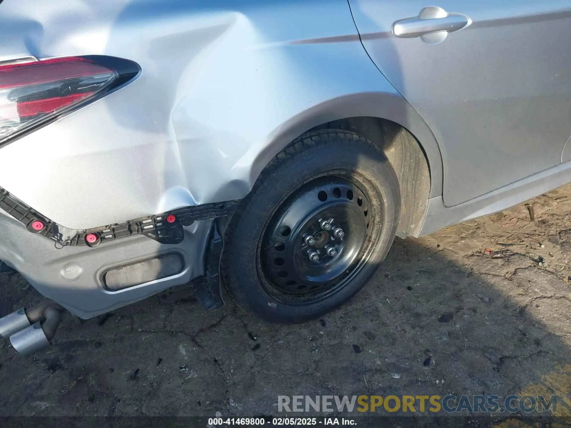 19 Photograph of a damaged car 4T1G11AK4NU623750 TOYOTA CAMRY 2022