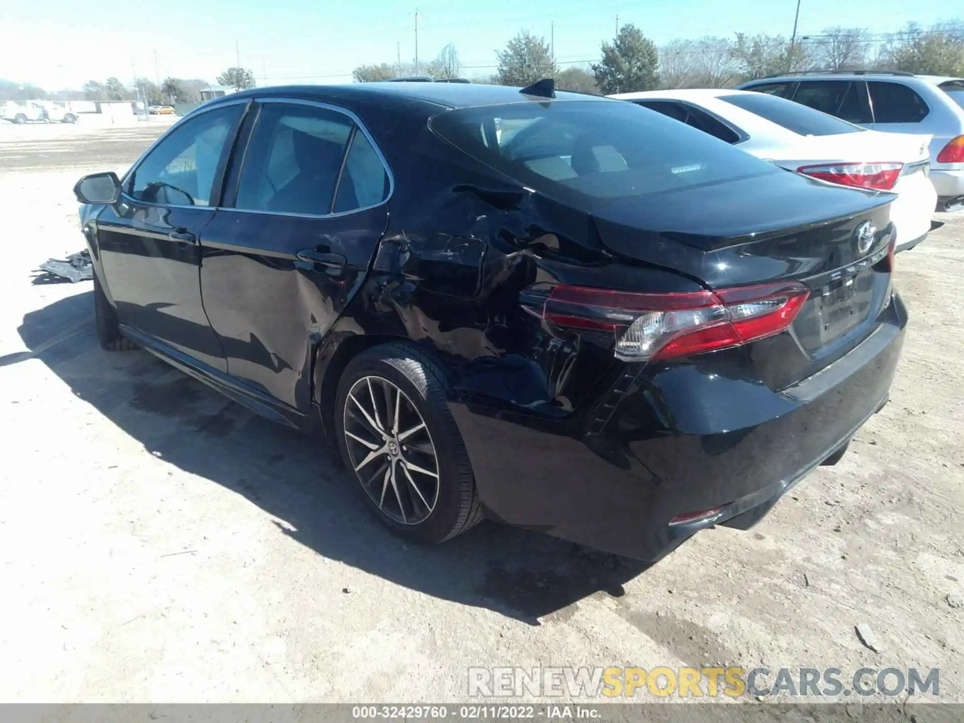 3 Photograph of a damaged car 4T1G11AK4NU627944 TOYOTA CAMRY 2022